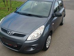 Grau Gebraucht 2011 Hyundai i20 Classic Limousine | 3.999 € (Etwas zu teuer)