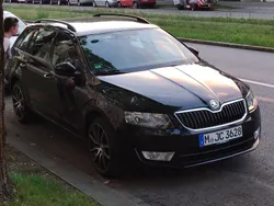 Schwarz Gebraucht 2014 Skoda Octavia Active Kombi | 6.500 € (Fairer Preis)