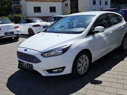 Frostweiß Gebraucht 2016 Ford Focus Titanium Limousine | 4.990 € (Superpreis)