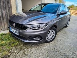 Grau Gebraucht 2017 Fiat Tipo Lounge Limousine | 9.400 € (Guter Preis)