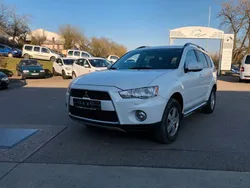 Weiß Gebraucht 2011 Mitsubishi Outlander Motion SUV | 5.950 € (Guter Preis)
