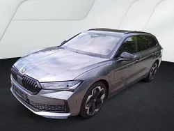 Graphitegrau metallic (metallic) Gebraucht 2025 Skoda Superb SportLine Limousine | 48.890 €