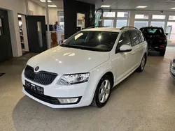 Weiß Gebraucht 2015 Skoda Octavia Style Kombi | 11.600 € (Fairer Preis)