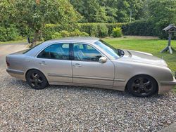 Gold Gebraucht 2001 Mercedes 220 Limousine | 5.800 €