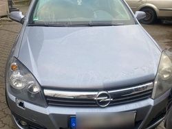 Grau Gebraucht 2006 Opel Astra Cosmo Kombi | 1.800 € (Etwas zu teuer)