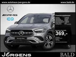 Grau metalliclack mountaingra Gebraucht 2024 Mercedes GLA200 Progressive SUV | 39.020 € (Fairer Preis)