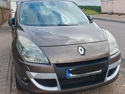 Braun Gebraucht 2009 Renault Scénic III Dynamique Van / Kleinbus | 2.595 € (Guter Preis)