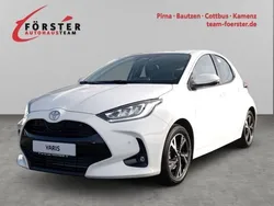 Weiß Gebraucht 2025 Toyota Yaris Hybrid Comfort Limousine | 25.390 € (Etwas zu teuer)