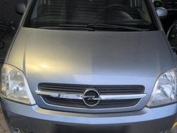 Grau Gebraucht 2003 Opel Meriva Van / Kleinbus | 1.300 € (Guter Preis)
