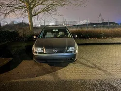 Grau Gebraucht 2002 VW Bora Limousine | 3.900 €
