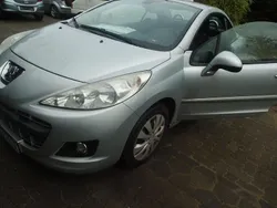 Silber Gebraucht 2010 Peugeot 207 CC Cabrio | 850 €