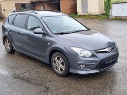 Grau Gebraucht 2011 Hyundai i30 Kombi | 2.999 € (Fairer Preis)