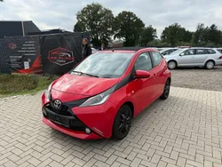 Rot Gebraucht 2016 Toyota Aygo X-wave Kleinwagen | 5.990 € (Fairer Preis)