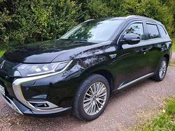 Schwarz Gebraucht 2020 Mitsubishi Outlander P-HEV SUV | 17.999 € (Fairer Preis)