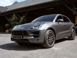 Grau Gebraucht 2017 Porsche Macan GTS SUV | 47.790 € (Etwas zu teuer)
