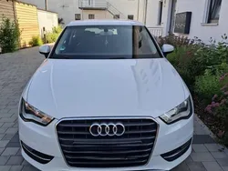 Weiß Gebraucht 2014 Audi A3 Limousine | 9.000 €