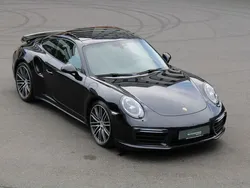 Tiefschwarz metallic Gebraucht 2016 Porsche 991 Coupé | 99.991 €