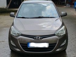Grau Gebraucht 2013 Hyundai i20 Kleinwagen | 6.500 €