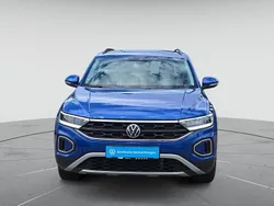Ravennablau metallic Gebraucht 2024 VW T-Roc Life SUV | 23.970 € (Fairer Preis)