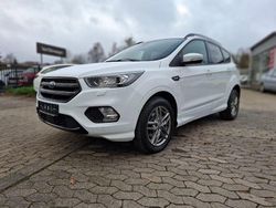 Weiß Gebraucht 2017 Ford Kuga ST-Line SUV | 14.990 € (Etwas zu teuer)