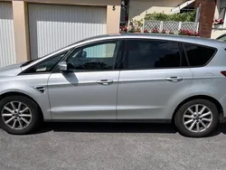 Silber Gebraucht 2016 Ford S-MAX S Van / Kleinbus | 7.999 €