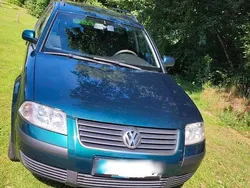 Grün Gebraucht 2002 VW Passat Kombi | 500 €
