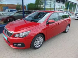 Lackierung ultimaterot/metallic (metallic) Gebraucht 2019 Peugeot 308 Active Kombi | 11.980 € (Guter Preis)