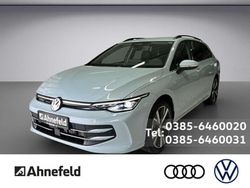 Crystal ice blue Neu 2025 VW Golf VIII Style Kombi | 39.290 € (Etwas zu teuer)