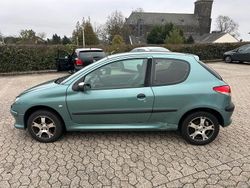 Grün Gebraucht 2002 Peugeot 206 Kleinwagen | 1.499 €