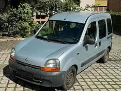 Grau Gebraucht 2002 Renault Kangoo Van / Kleinbus | 900 € (Fairer Preis)