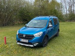 Blau Gebraucht 2017 Dacia Dokker Stepway Van / Kleinbus | 14.500 €