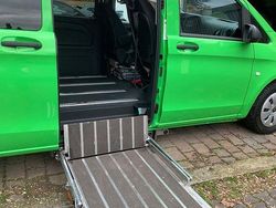 Grün Gebraucht 2017 Mercedes Vito Van / Kleinbus | 33.000 € (Teuer)