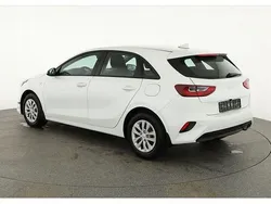 Black pearl metallic Neu 2025 Kia Ceed Limousine | 23.995 € (Guter Preis)