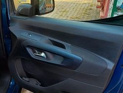 Blau Gebraucht 2023 Peugeot e-Rifter Van / Kleinbus | 22.999 €