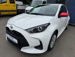 Weiß Gebraucht 2022 Toyota Yaris Comfort Limousine | 12.750 € (Guter Preis)