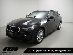 Schwarz Gebraucht 2022 BMW 330 Sport Line Kombi | 30.490 €