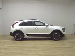 Weiss Gebraucht 2023 Kia e-Niro Vision SUV | 25.980 € (Guter Preis)