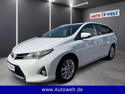 Weiß Gebraucht 2013 Toyota Auris Life+ Kombi | 11.490 € (Etwas zu teuer)