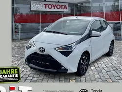 Weiß Gebraucht 2021 Toyota Aygo X-play Kleinwagen | 11.990 € (Fairer Preis)
