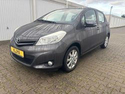 Grau Gebraucht 2012 Toyota Yaris Cool Limousine | 5.900 € (Teuer)