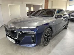 Blau Gebraucht 2024 BMW M760e Comfort Edition Limousine | 169.990 €