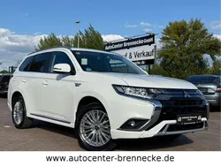 Weiß Gebraucht 2019 Mitsubishi Outlander P-HEV Basis SUV | 19.950 € (Teuer)