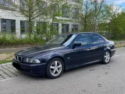 Blau Gebraucht 2001 BMW 530 Limousine | 3.900 €