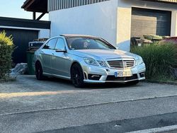 Silber Gebraucht 2010 Mercedes E500 AMG Limousine | 13.000 € (Etwas zu teuer)