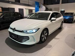 Weiß Gebraucht 2025 VW Passat Elegance Kombi | 33.890 € (Superpreis)