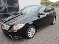Kosmosschwarz Gebraucht 2014 Mercedes B180 Van / Kleinbus | 11.850 € (Superpreis)