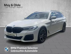 Weiss Gebraucht 2021 BMW 530e M Sport Kombi | 31.333 € (Fairer Preis)