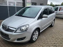 Silber Gebraucht 2012 Opel Zafira Family Van / Kleinbus | 7.000 € (Etwas zu teuer)