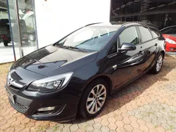Schwarz Gebraucht 2012 Opel Astra Kombi | 1.900 € (Superpreis)