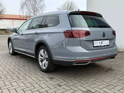 Grau Gebraucht 2023 VW Passat Alltrack Kombi | 34.150 € (Guter Preis)